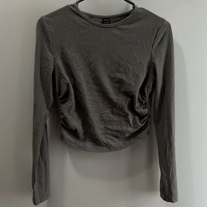 Long sleeve, cropped, ribbed top.